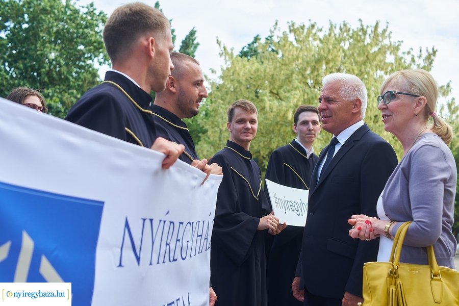 Egyetemista ballagás 2022