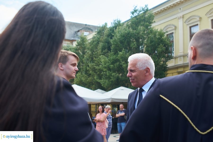 Egyetemista ballagás 2022