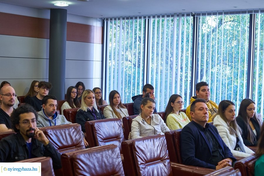 Együttműködés a Sunway University-vel