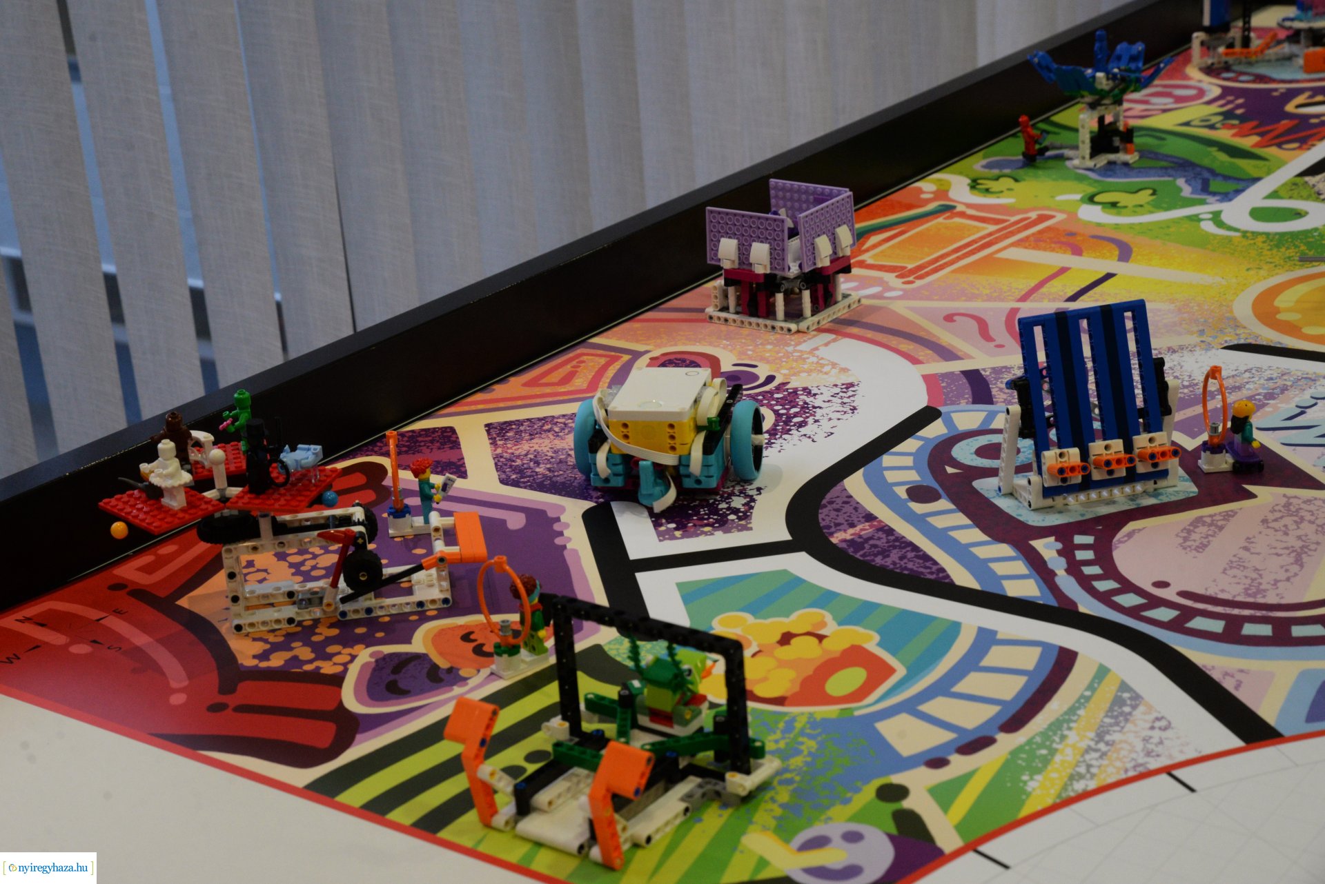 Együttműködési megállapodást írt alá a  Nyíregyházi Egyetem és a LEGO 