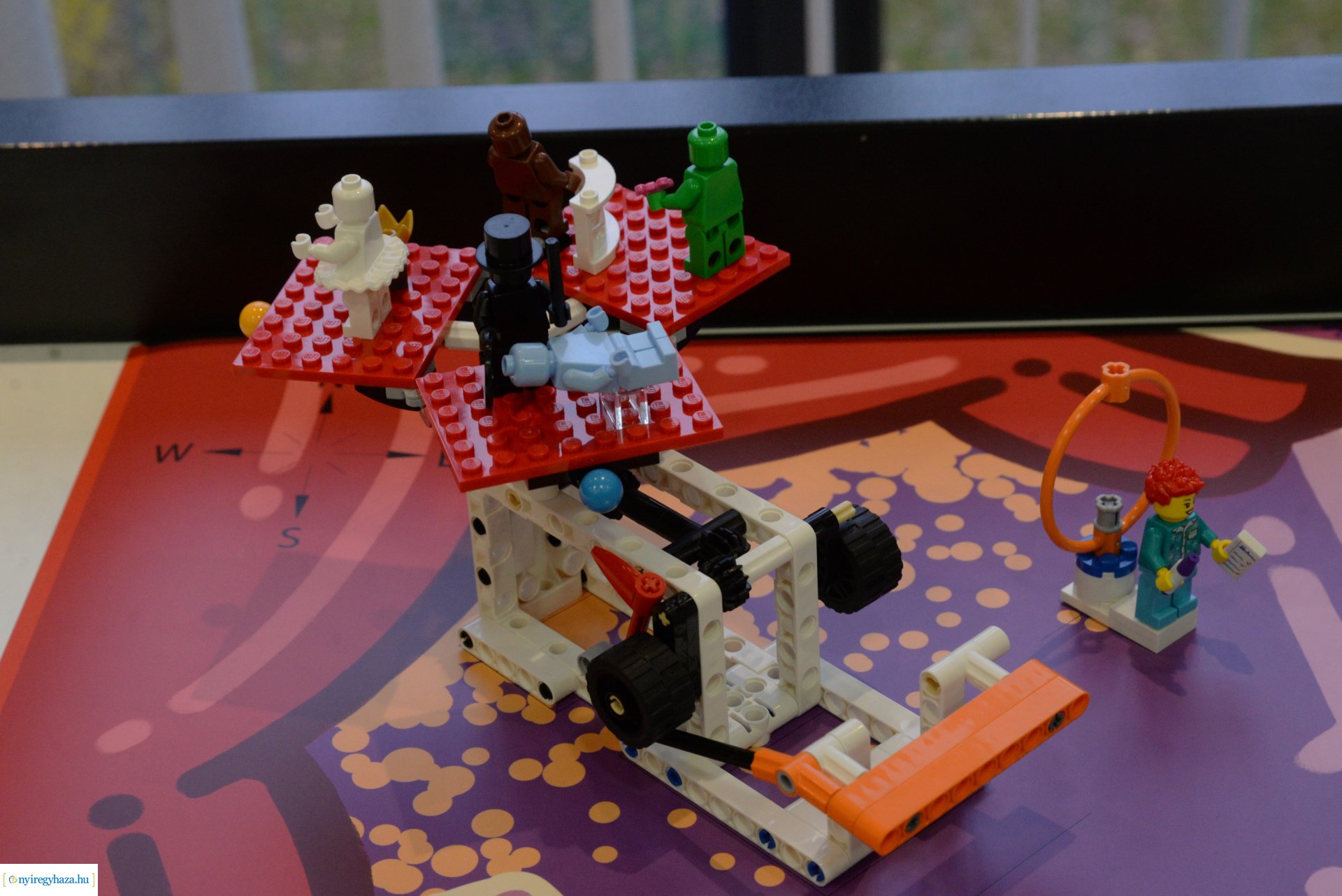 Együttműködési megállapodást írt alá a  Nyíregyházi Egyetem és a LEGO 