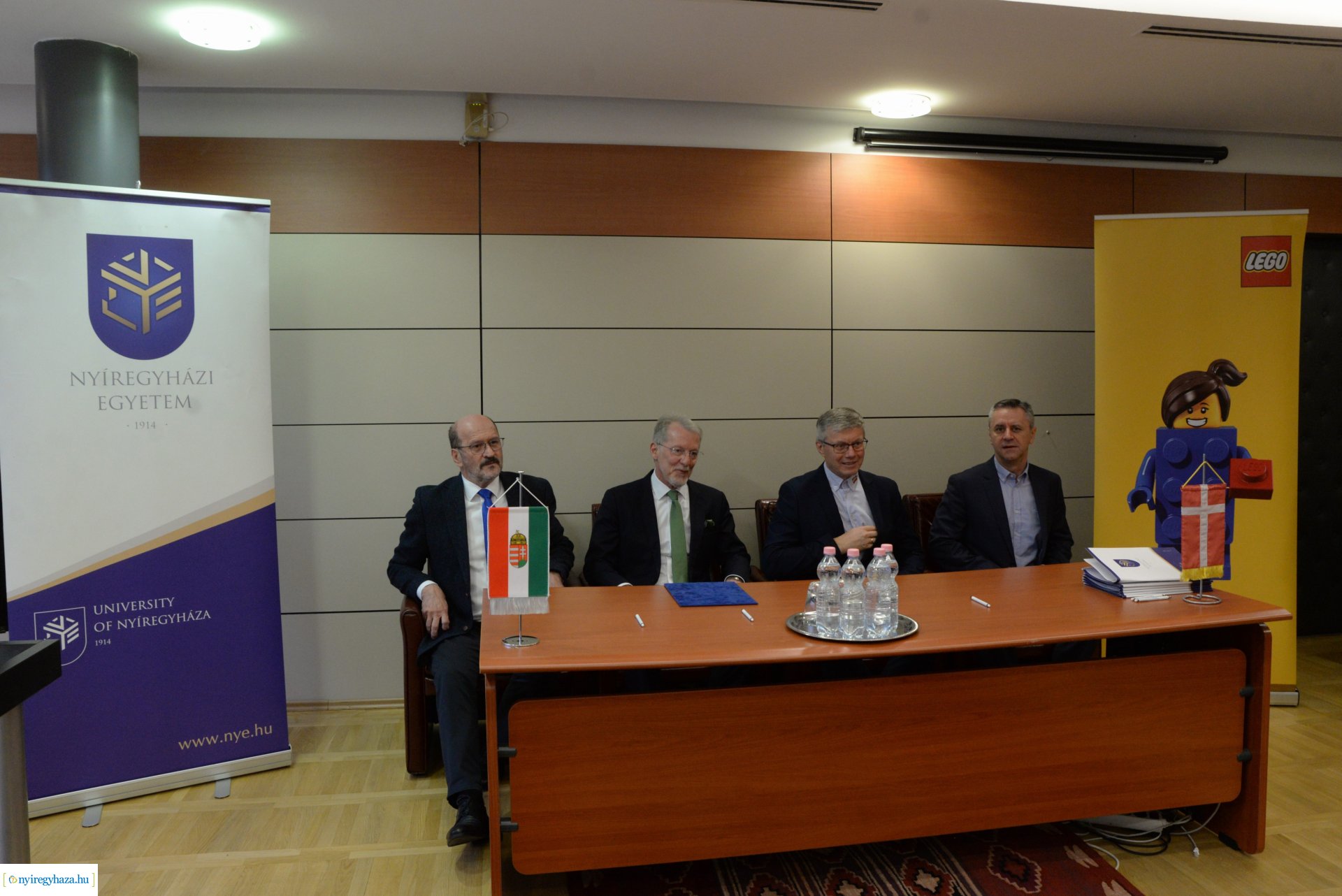 Együttműködési megállapodást írt alá a  Nyíregyházi Egyetem és a LEGO 