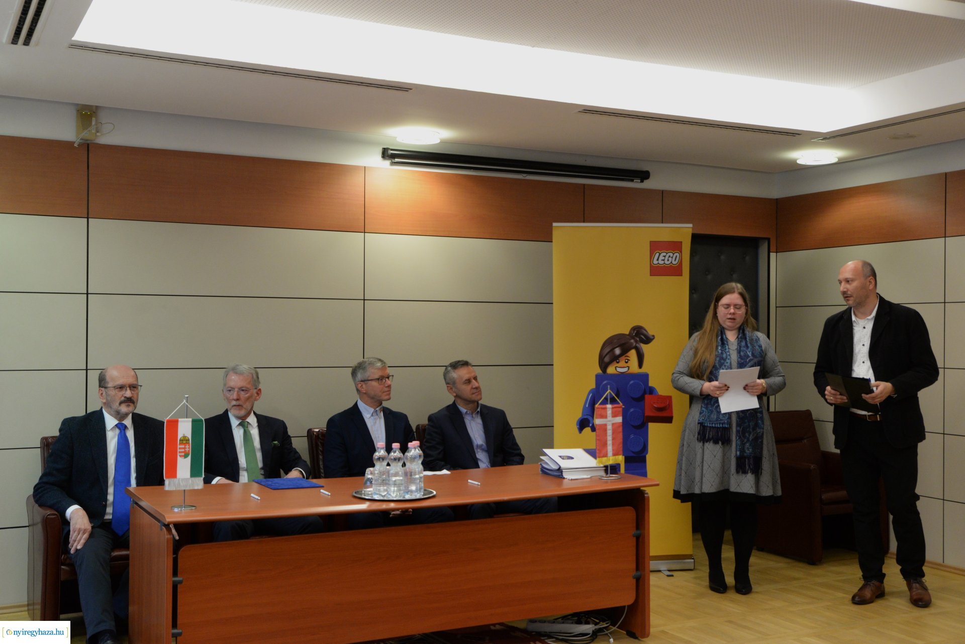 Együttműködési megállapodást írt alá a  Nyíregyházi Egyetem és a LEGO 