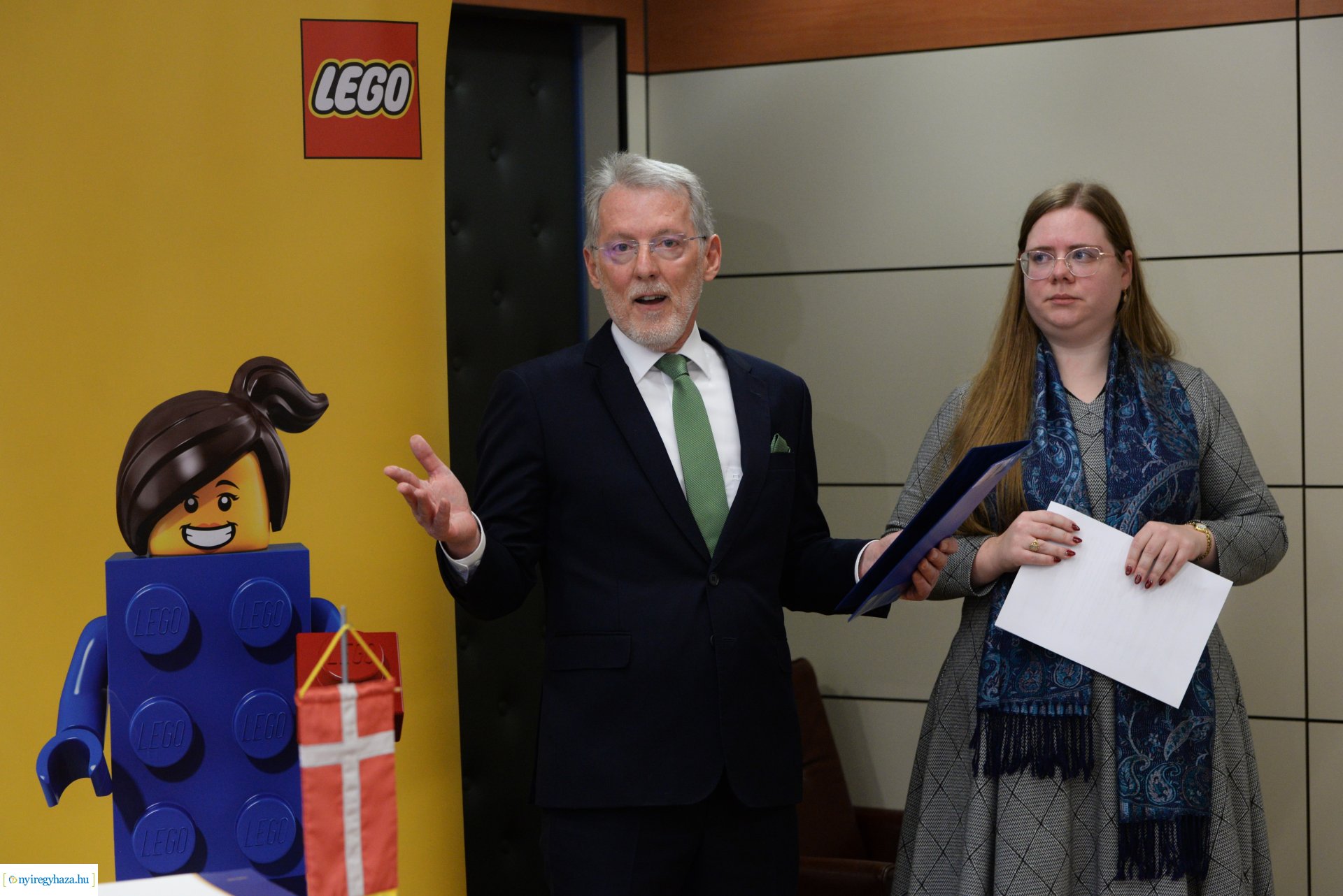 Együttműködési megállapodást írt alá a  Nyíregyházi Egyetem és a LEGO 