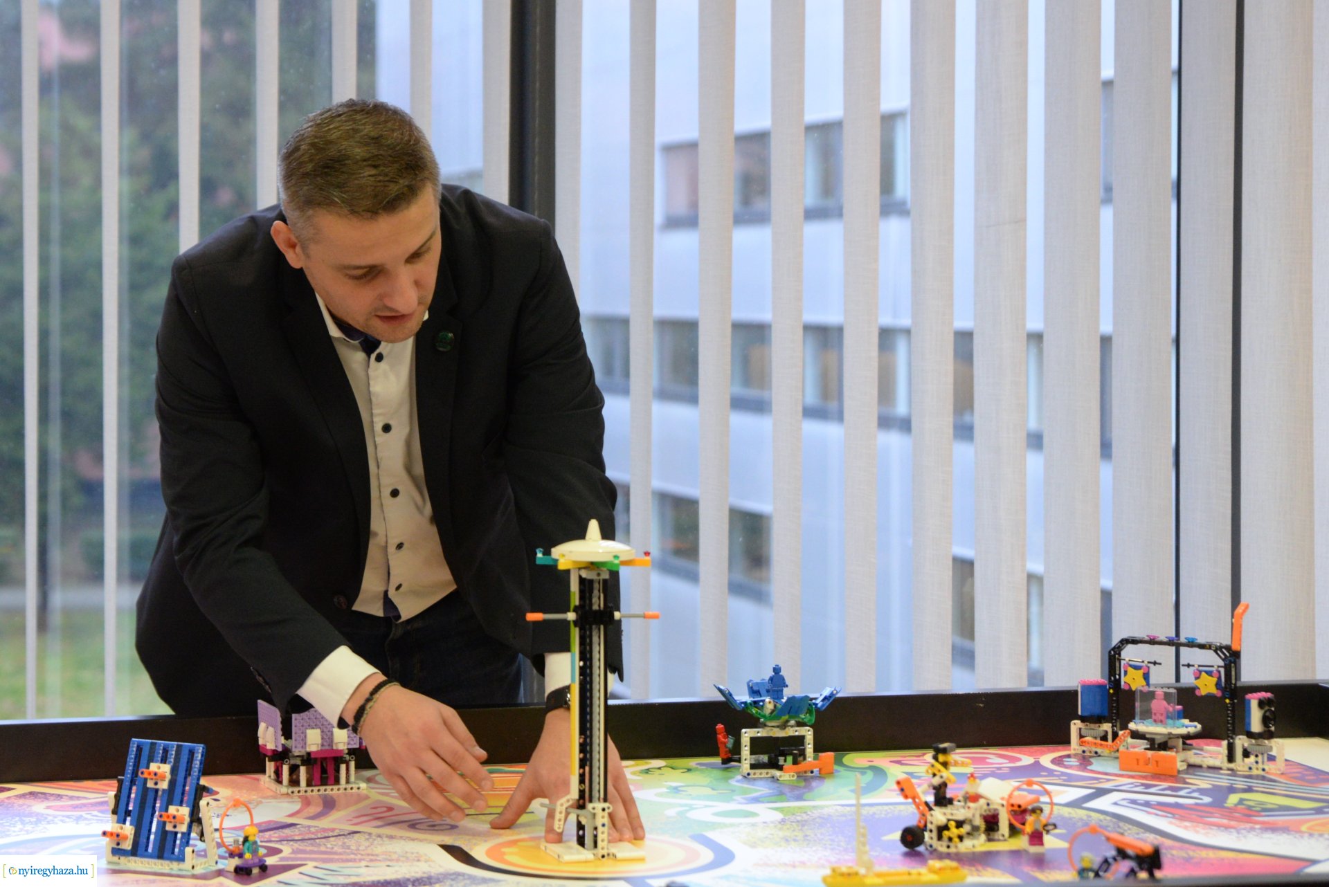 Együttműködési megállapodást írt alá a  Nyíregyházi Egyetem és a LEGO 