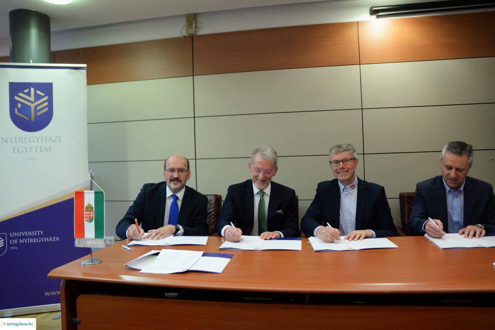 Együttműködési megállapodást írt alá a  Nyíregyházi Egyetem és a LEGO 