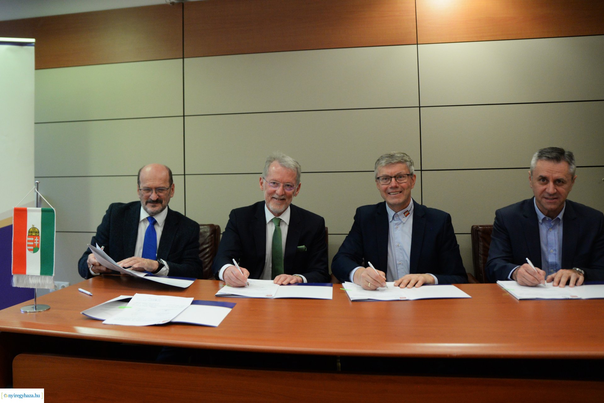 Együttműködési megállapodást írt alá a  Nyíregyházi Egyetem és a LEGO 