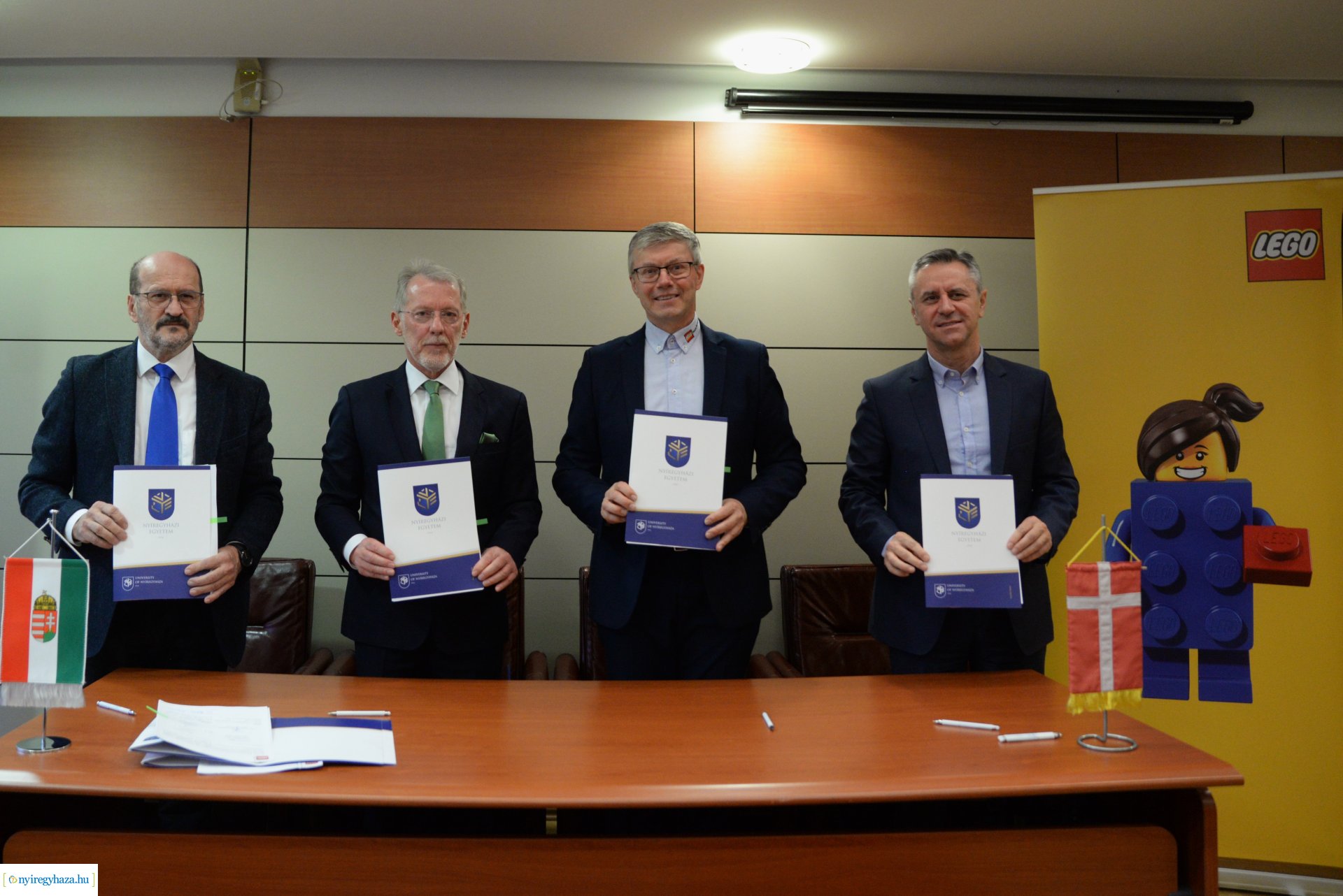 Együttműködési megállapodást írt alá a  Nyíregyházi Egyetem és a LEGO 