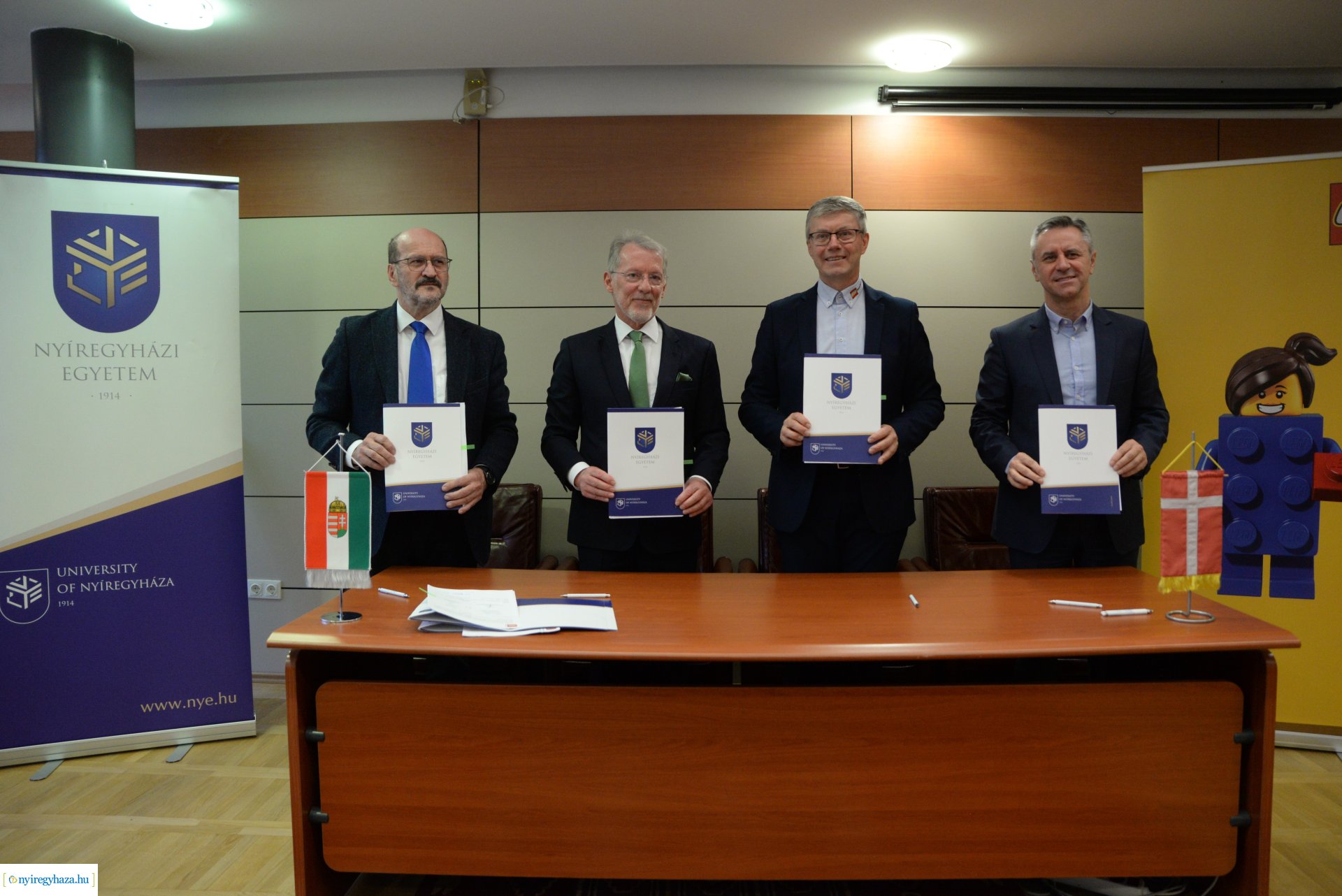 Együttműködési megállapodást írt alá a  Nyíregyházi Egyetem és a LEGO 