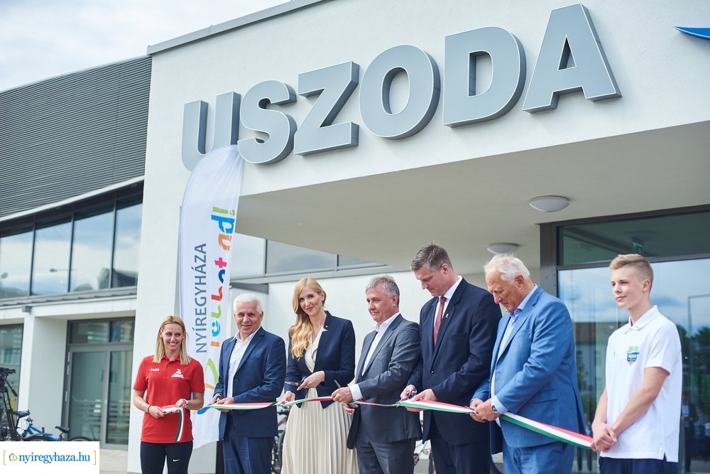 Eissmann Városi Sportuszoda átadó