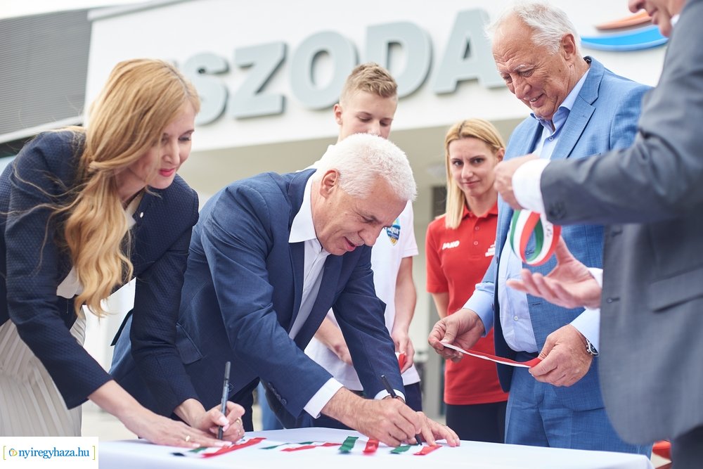Eissmann Városi Sportuszoda átadó