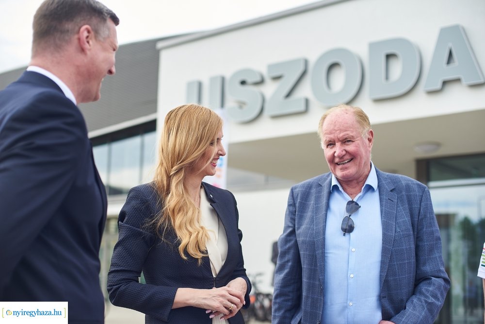 Eissmann Városi Sportuszoda átadó