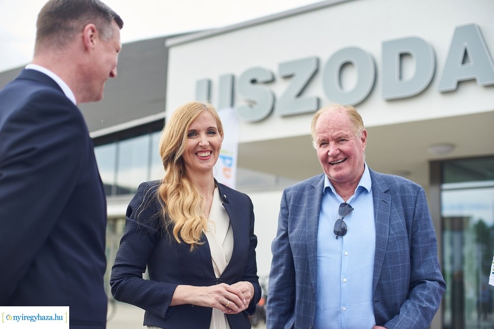 Eissmann Városi Sportuszoda átadó