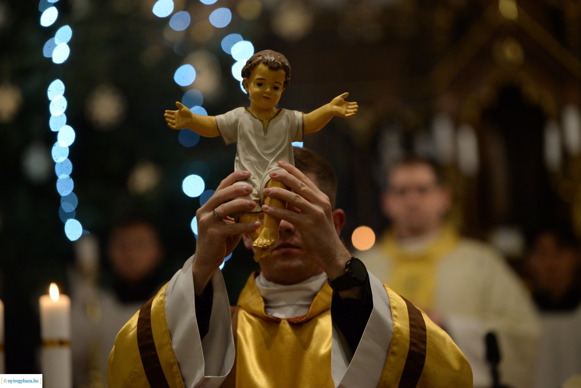 Éjféli mise a Magyarok Nagyasszonya-társszékesegyházban