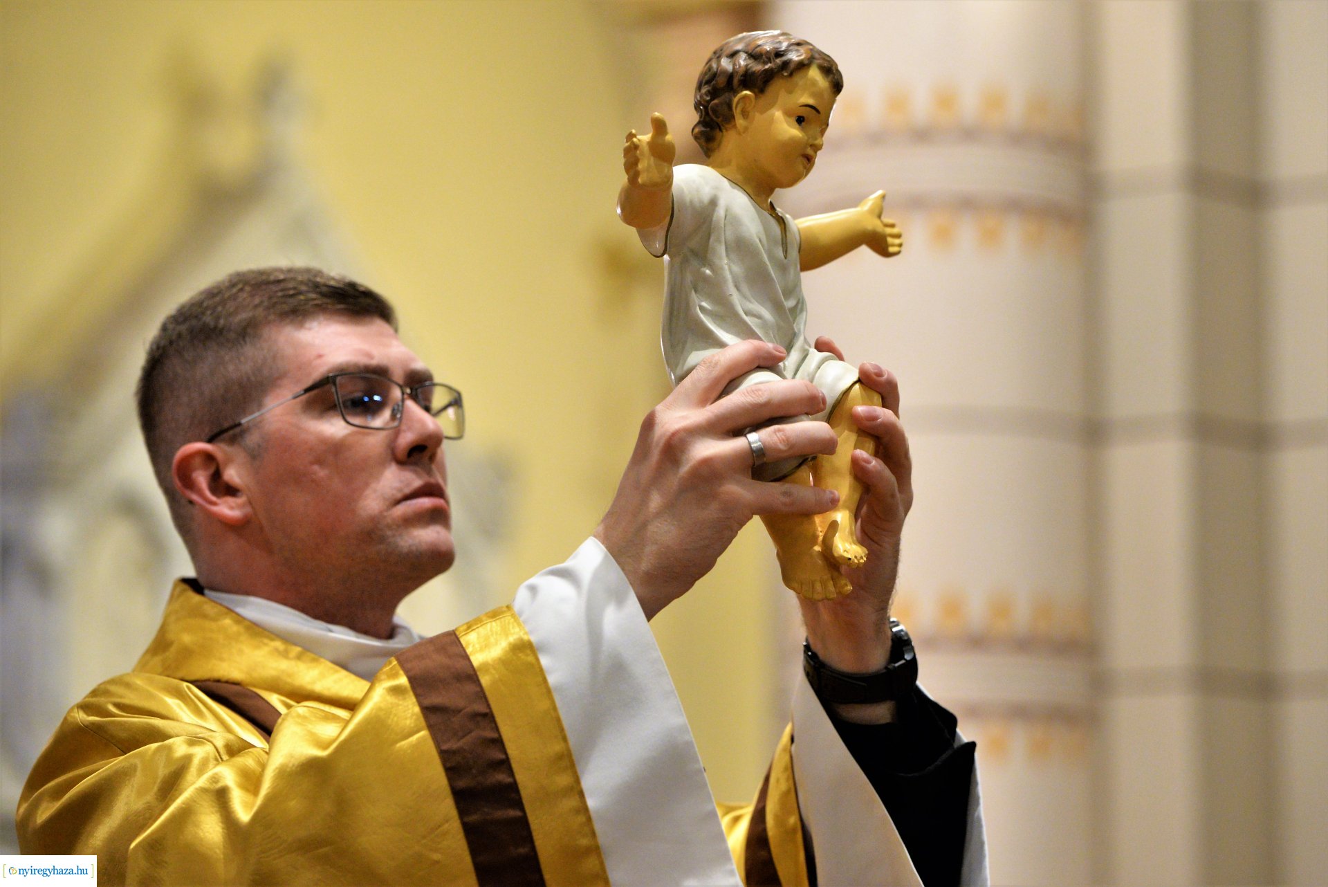 Éjféli mise a Magyarok Nagyasszonya-társszékesegyházban