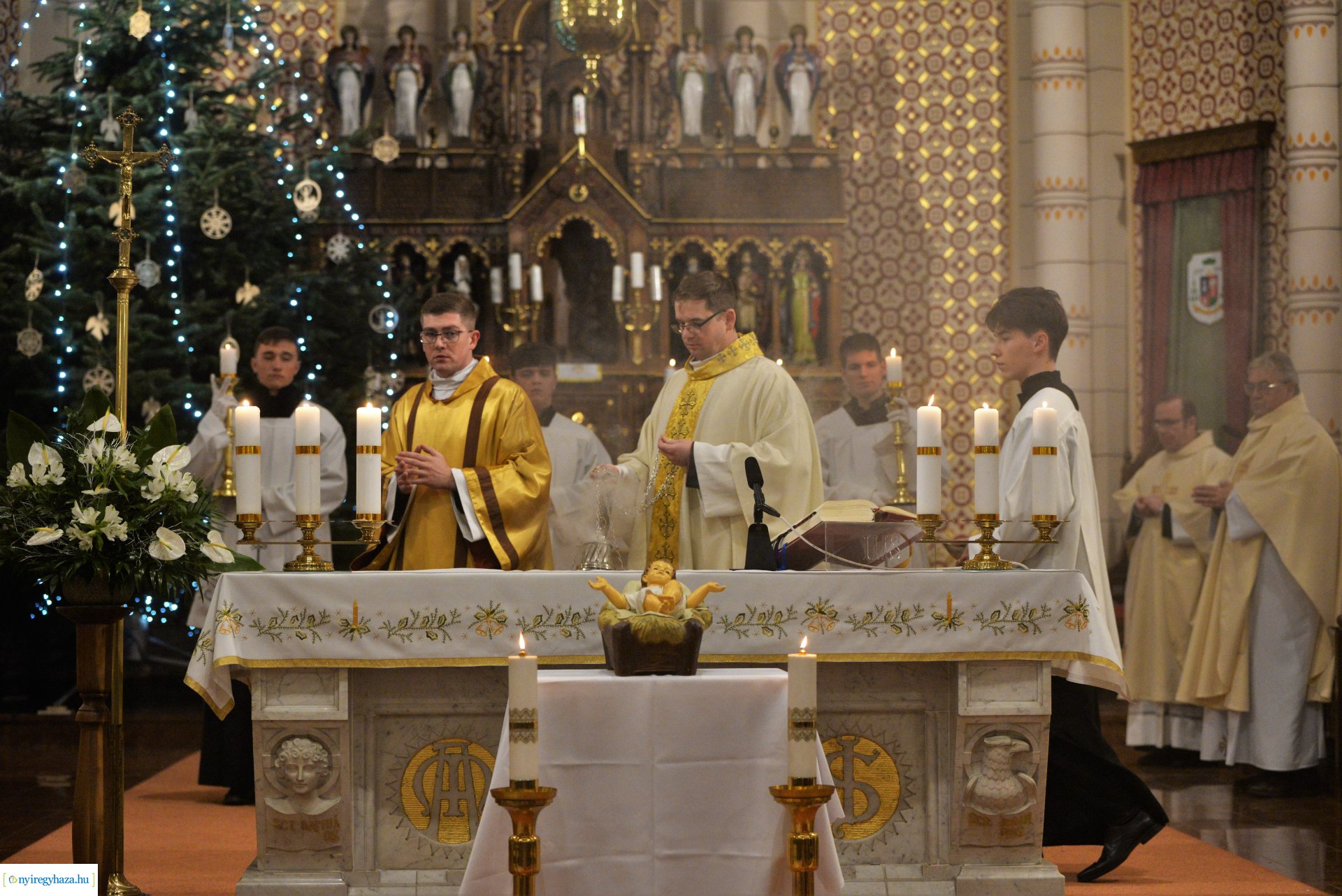 Éjféli mise a Magyarok Nagyasszonya-társszékesegyházban