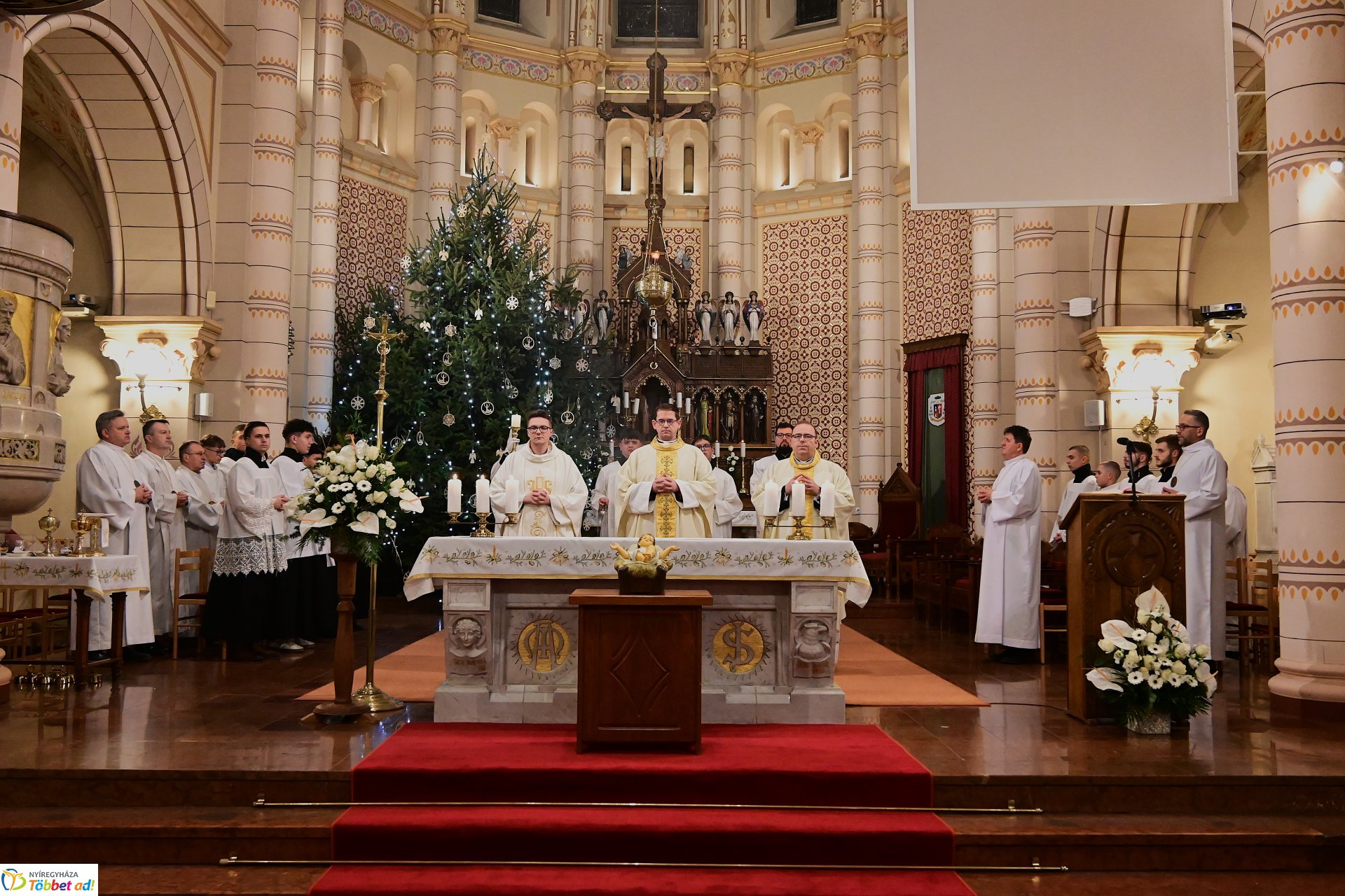 Éjféli mise a Magyarok Nagyasszonya-társszékesegyházban