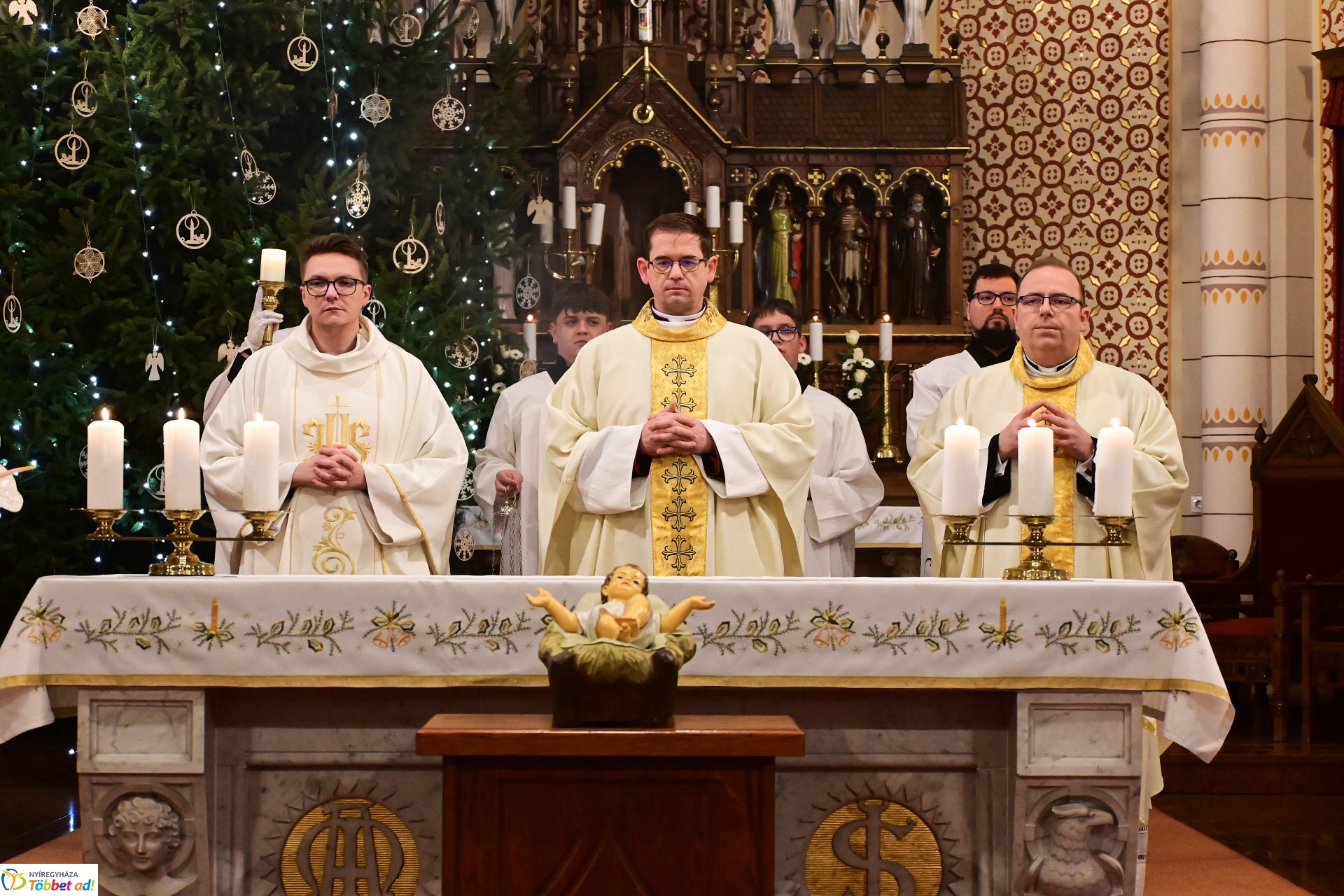 Éjféli mise a Magyarok Nagyasszonya-társszékesegyházban