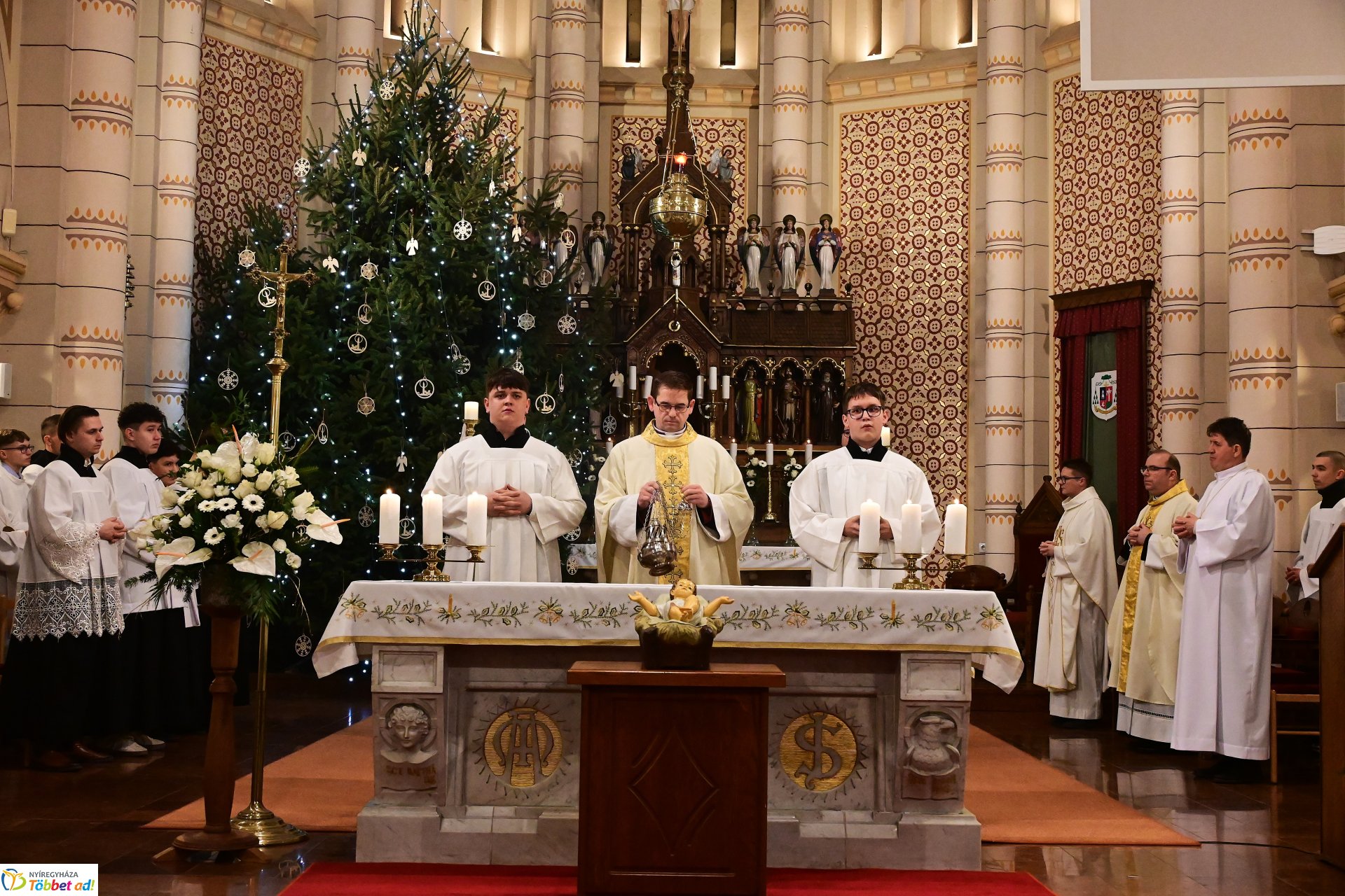 Éjféli mise a Magyarok Nagyasszonya-társszékesegyházban