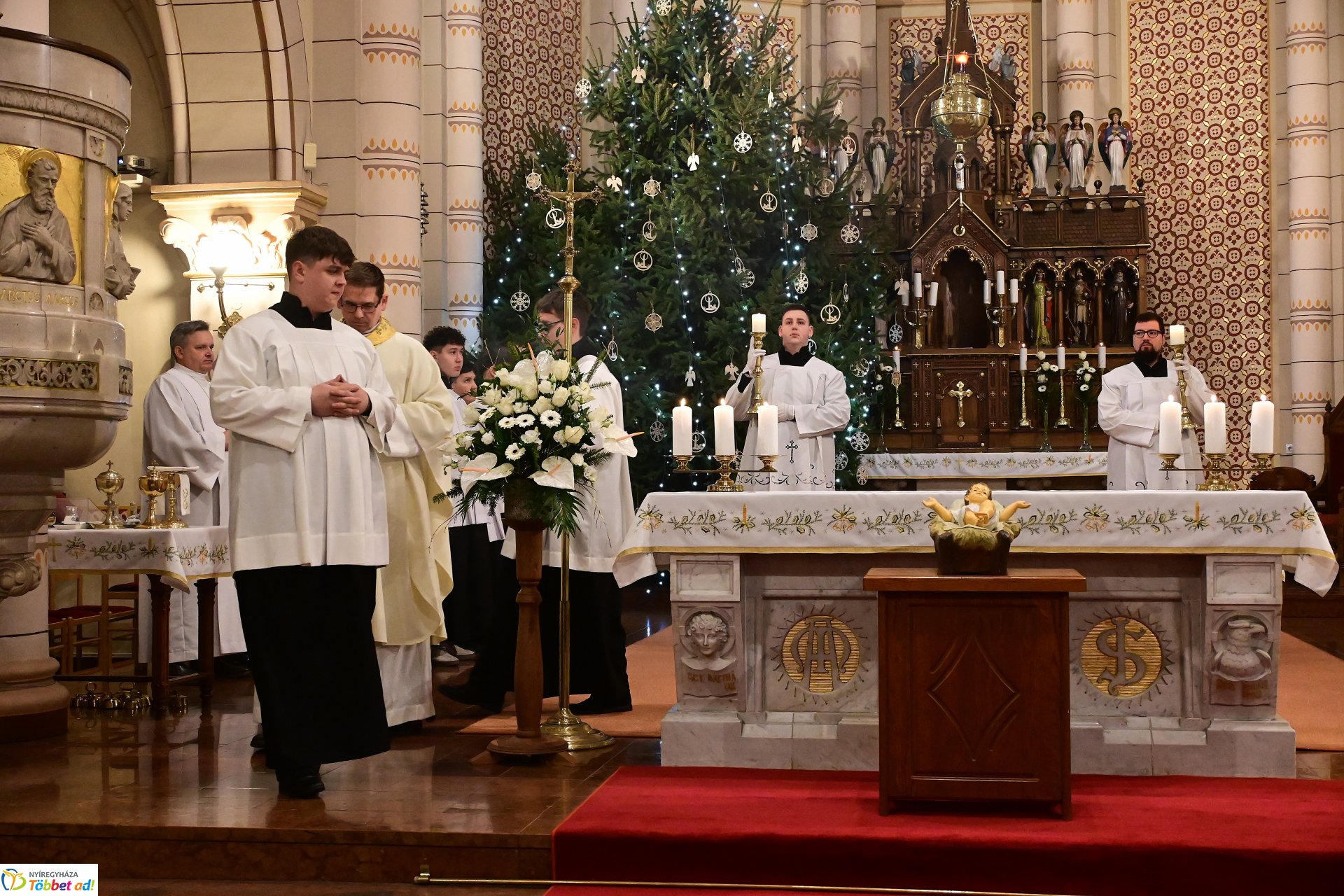 Éjféli mise a Magyarok Nagyasszonya-társszékesegyházban