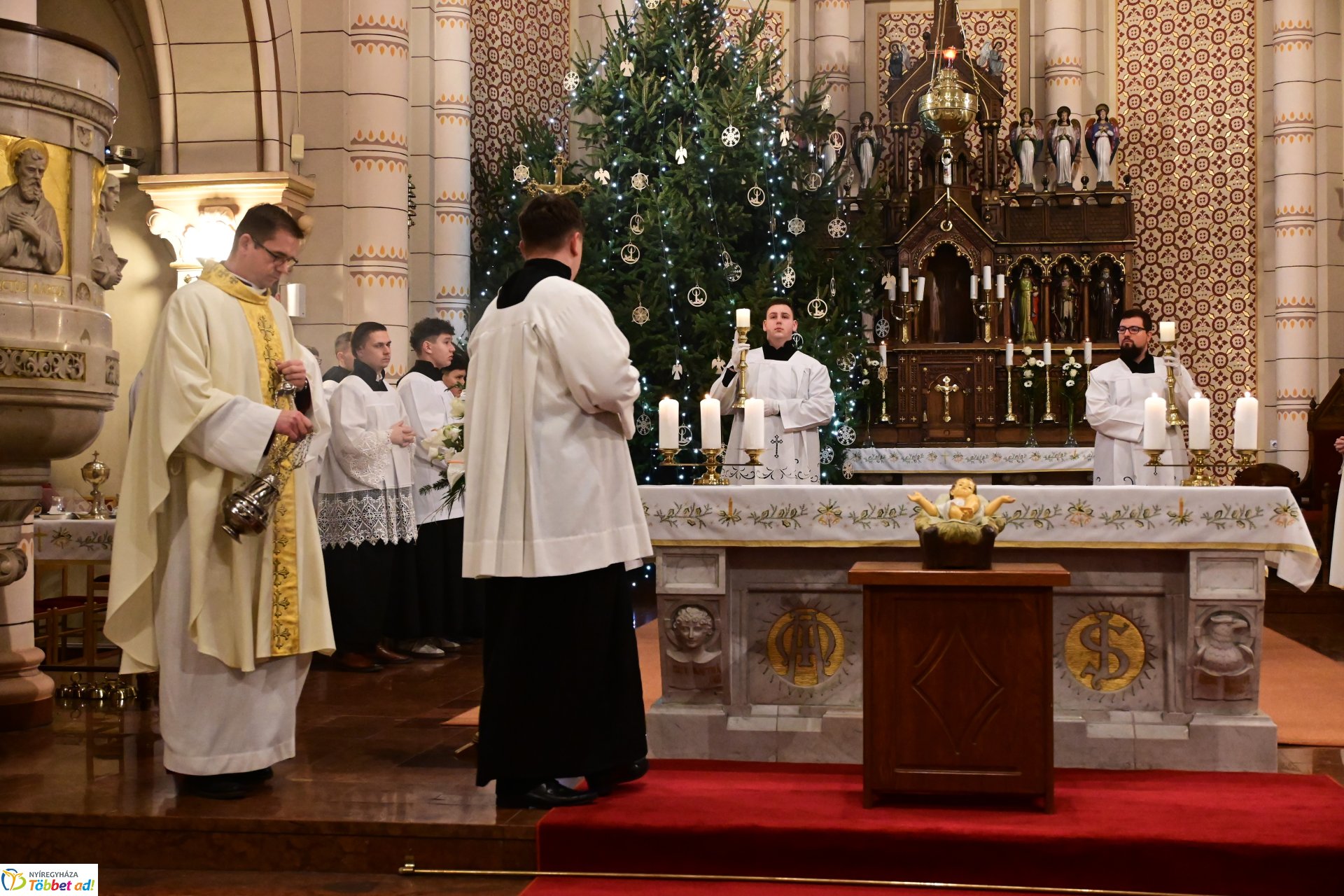 Éjféli mise a Magyarok Nagyasszonya-társszékesegyházban