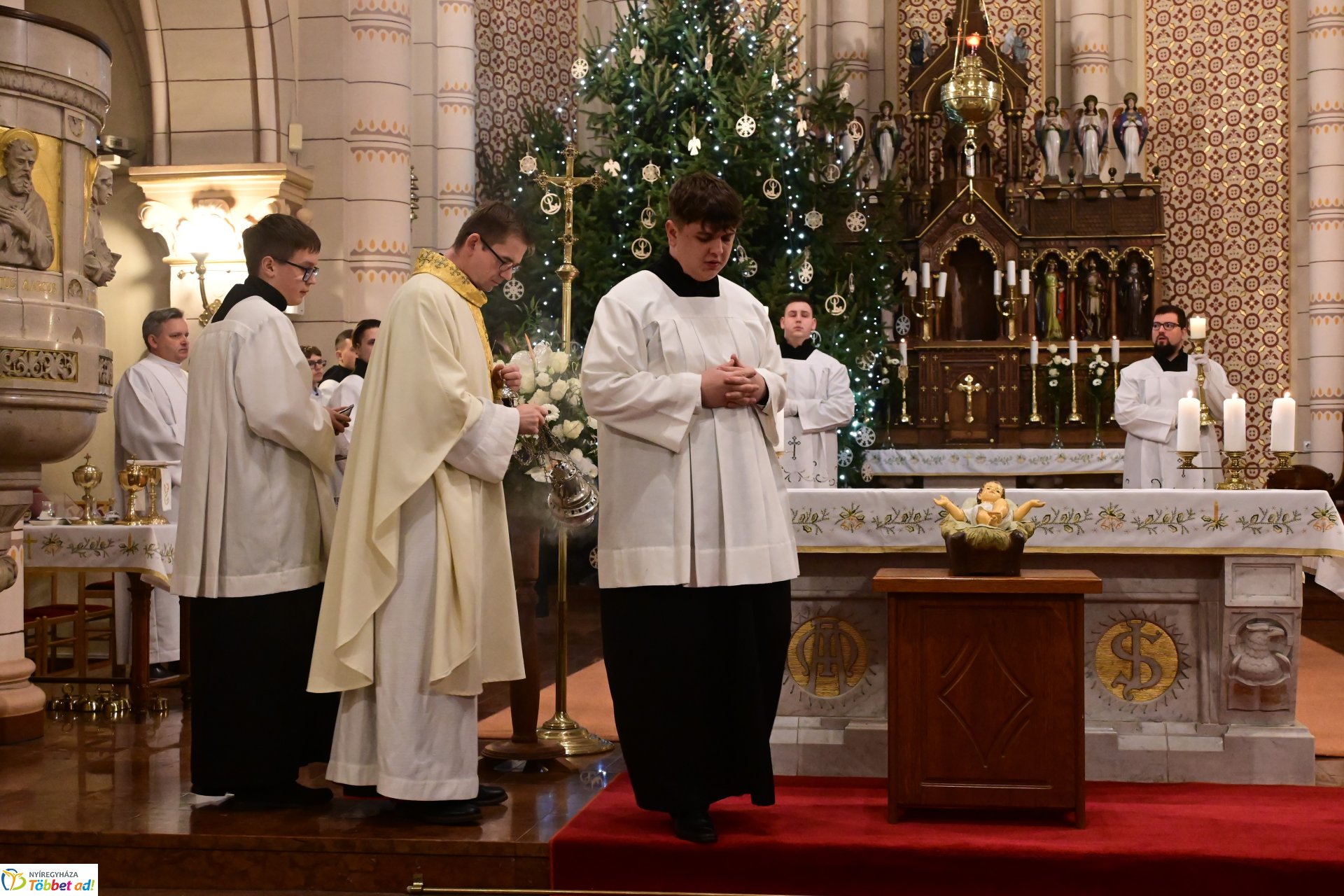 Éjféli mise a Magyarok Nagyasszonya-társszékesegyházban
