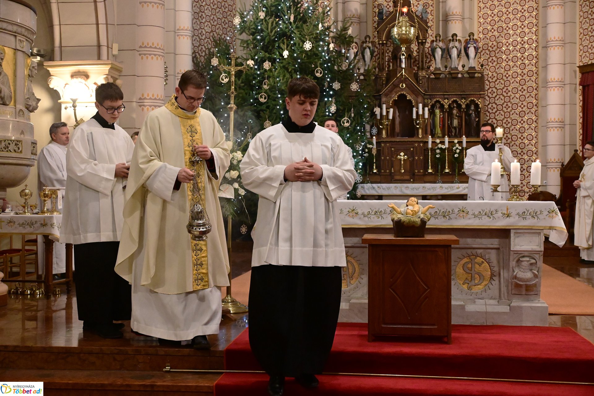 Éjféli mise a Magyarok Nagyasszonya-társszékesegyházban