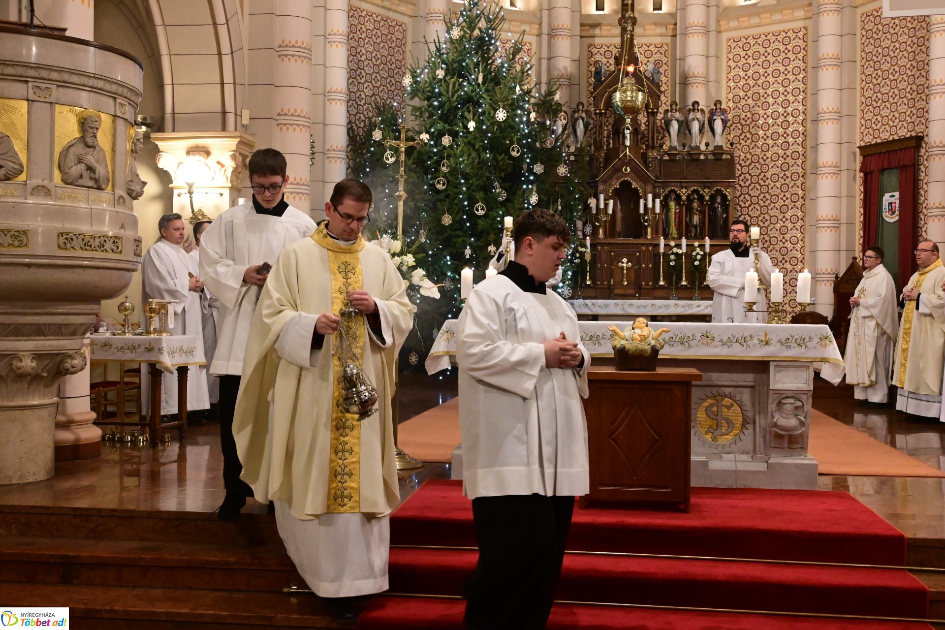 Éjféli mise a Magyarok Nagyasszonya-társszékesegyházban