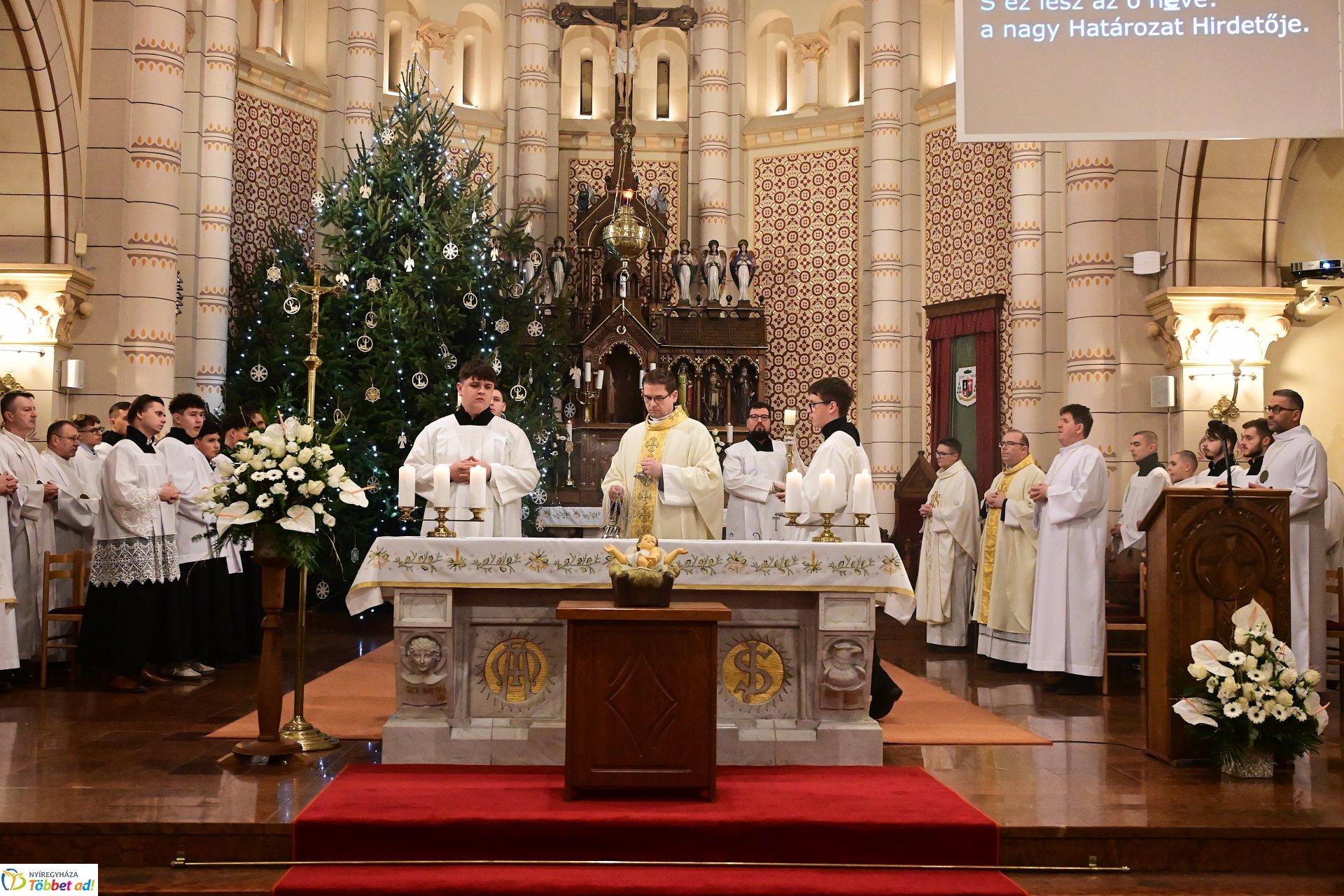 Éjféli mise a Magyarok Nagyasszonya-társszékesegyházban