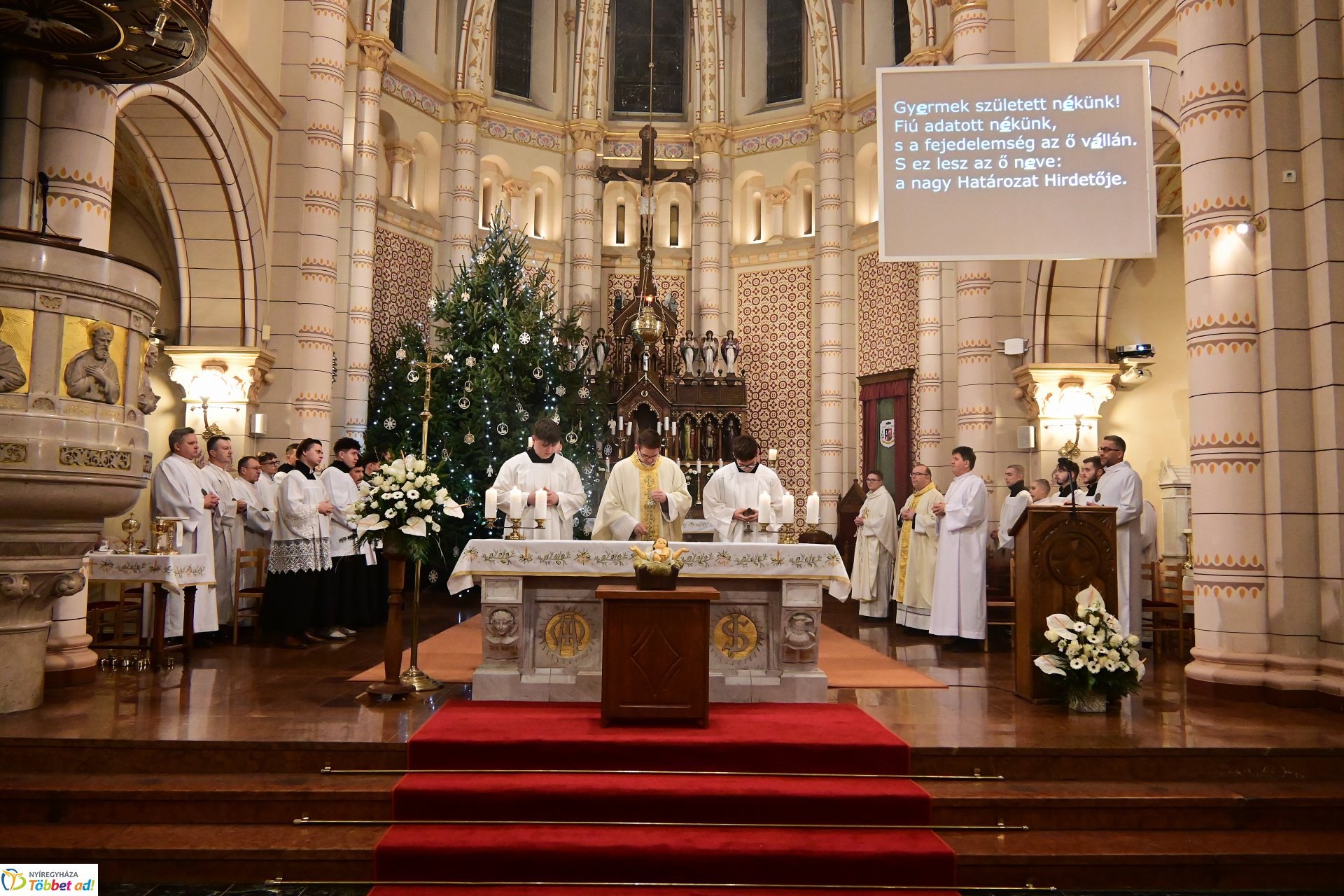 Éjféli mise a Magyarok Nagyasszonya-társszékesegyházban