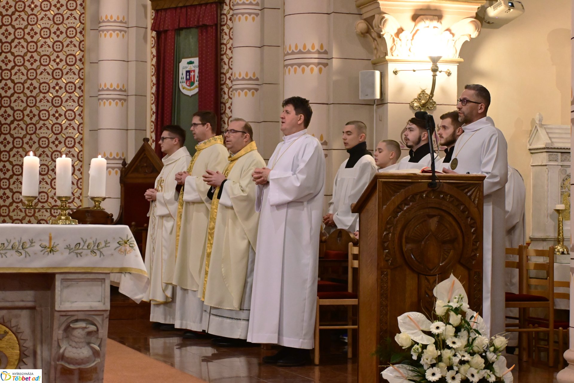 Éjféli mise a Magyarok Nagyasszonya-társszékesegyházban