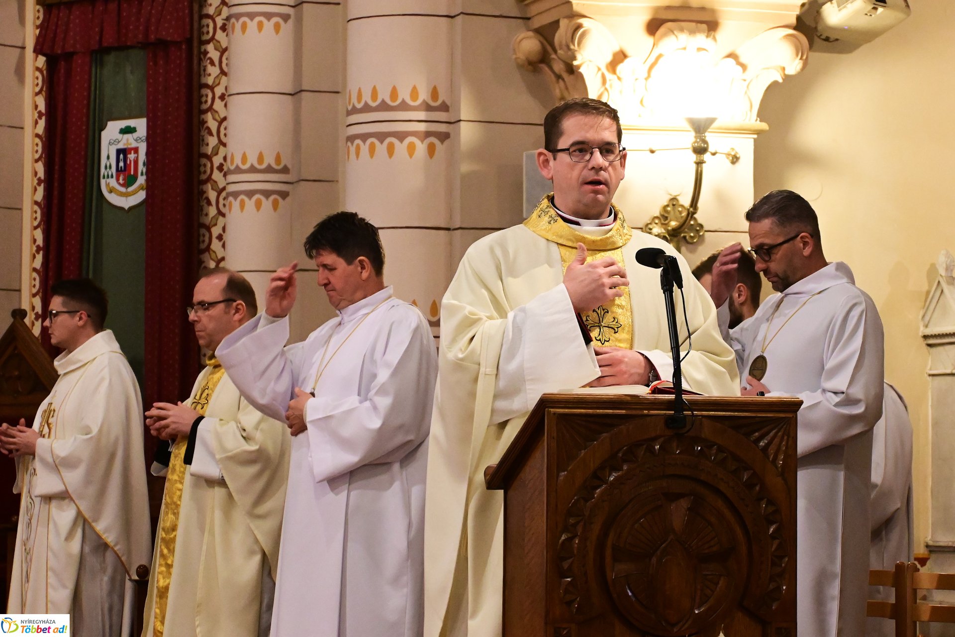 Éjféli mise a Magyarok Nagyasszonya-társszékesegyházban