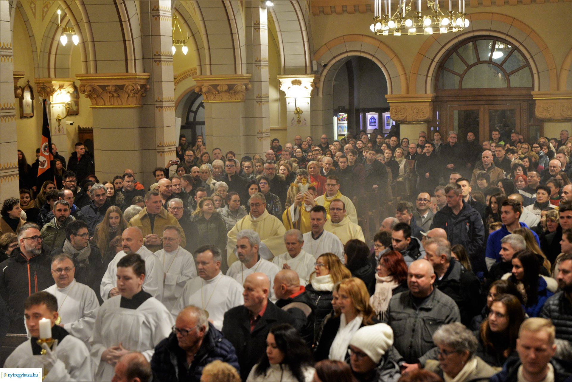 Éjféli mise a Magyarok Nagyasszonya-társszékesegyházban