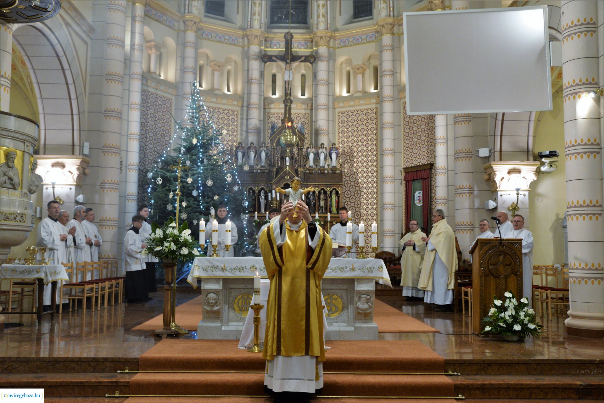 Éjféli mise a Magyarok Nagyasszonya-társszékesegyházban