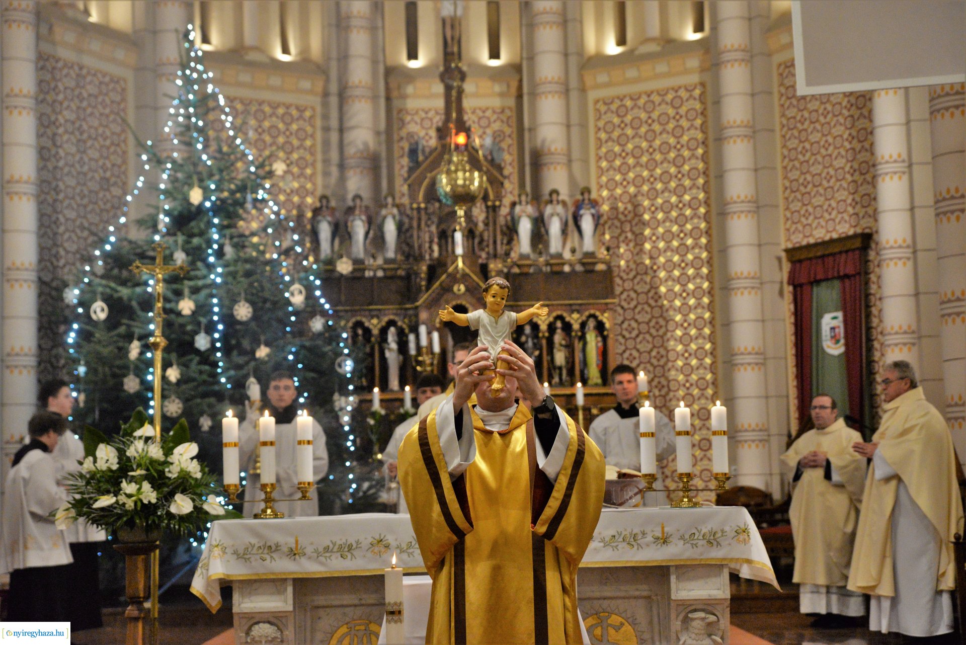 Éjféli mise a Magyarok Nagyasszonya-társszékesegyházban