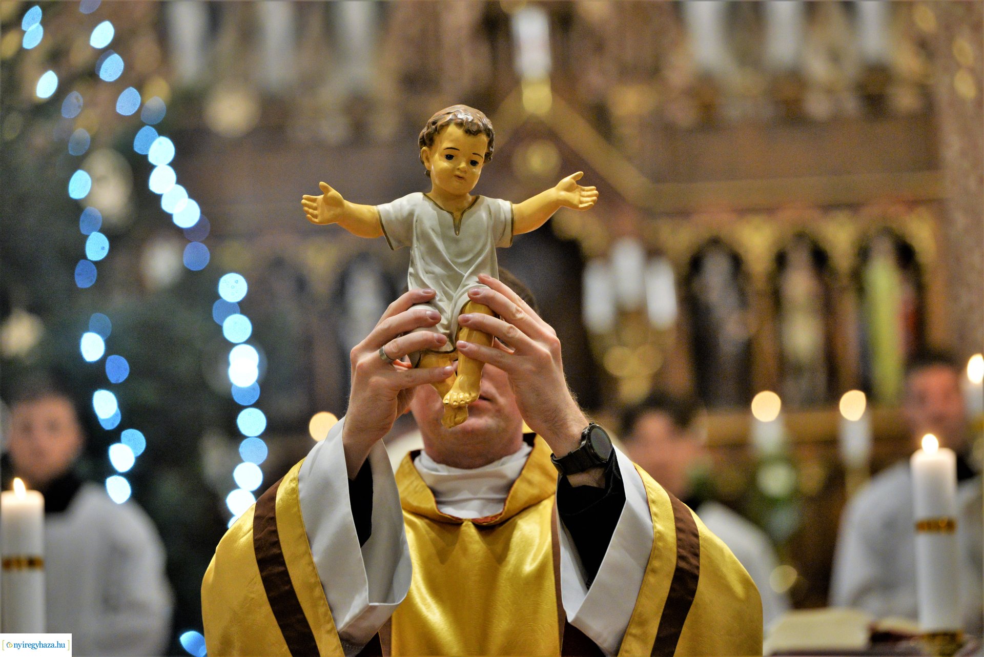 Éjféli mise a Magyarok Nagyasszonya-társszékesegyházban