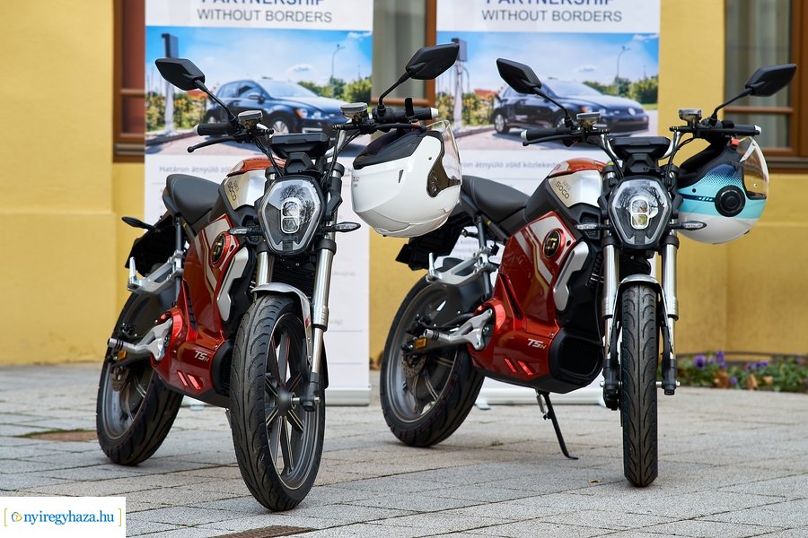 Elektromos motorkerékpárok a Városházán