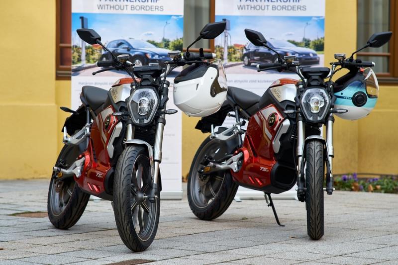 Elektromos motorkerékpárok a Városházán