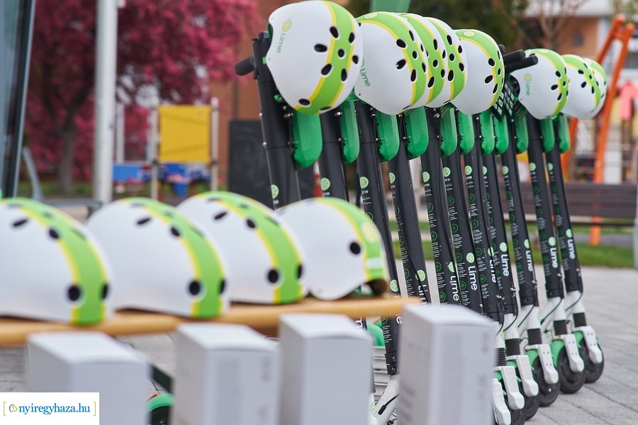 Elektromos rollerek bemutatója