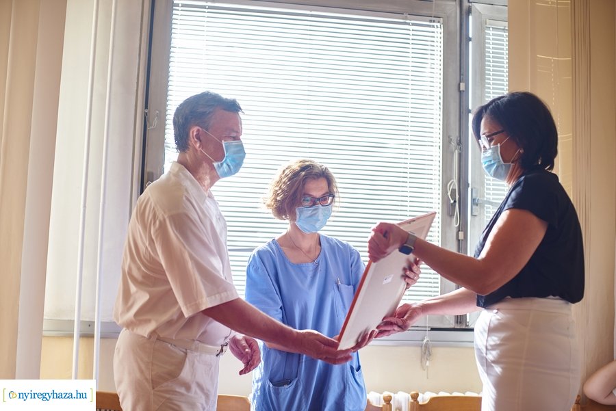 Életet adományozó kórház - oklevél átadó