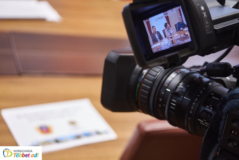 Életképek a Nyíregyházi Televízió munkatársainak mindennapjaiból