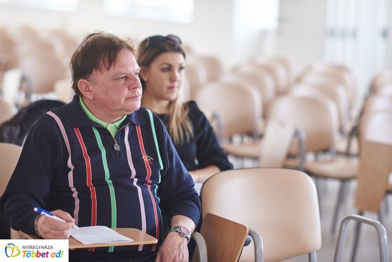 Életképek a Nyíregyházi Televízió munkatársainak mindennapjaiból