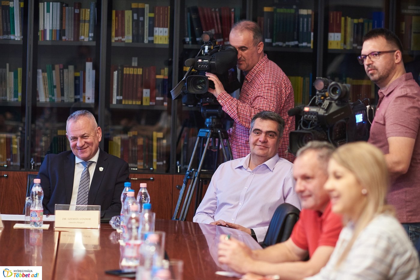 Életképek a Nyíregyházi Televízió munkatársainak mindennapjaiból