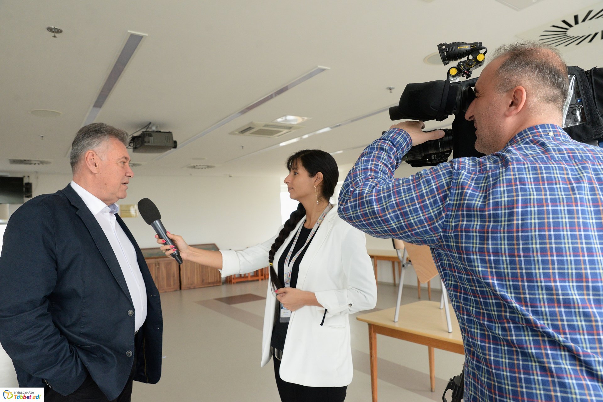 Életképek a Nyíregyházi Televízió munkatársainak mindennapjaiból