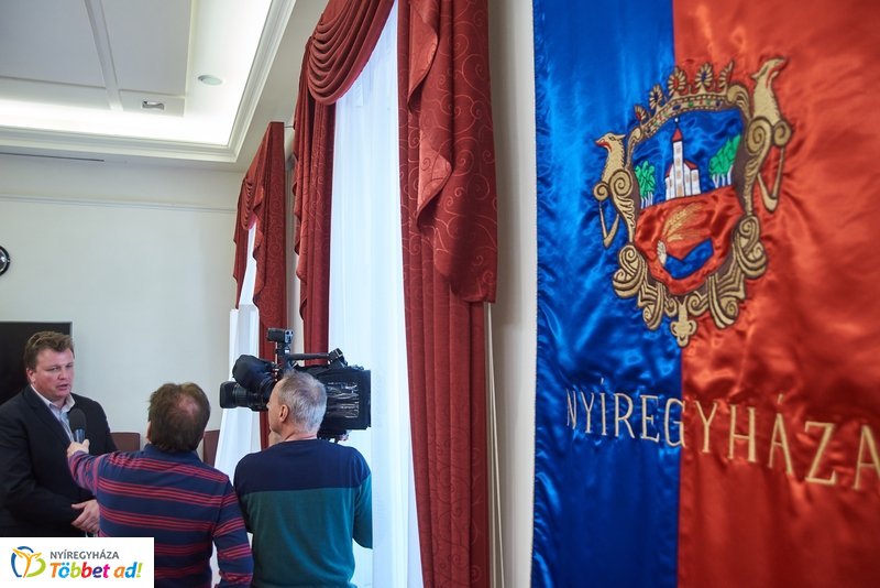 Életképek a Nyíregyházi Televízió munkatársainak mindennapjaiból