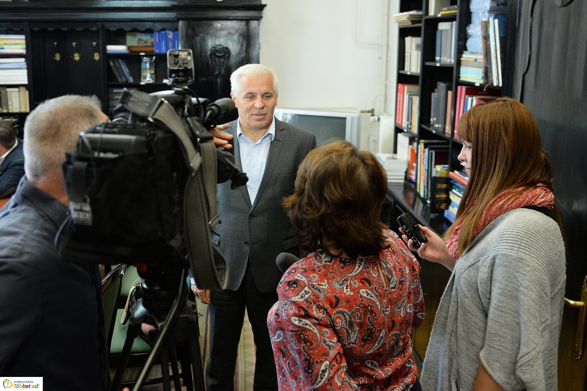 Életképek a Nyíregyházi Televízió munkatársainak mindennapjaiból