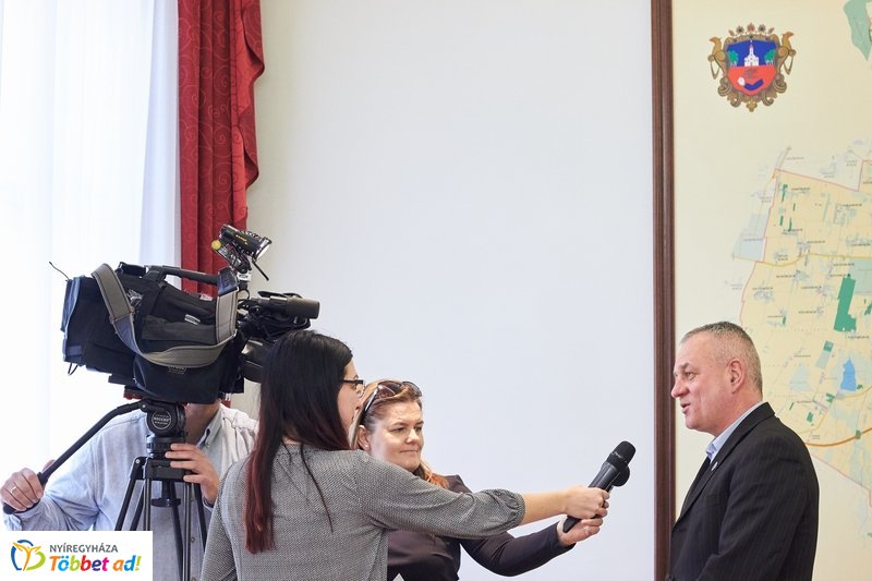 Életképek a Nyíregyházi Televízió munkatársainak mindennapjaiból