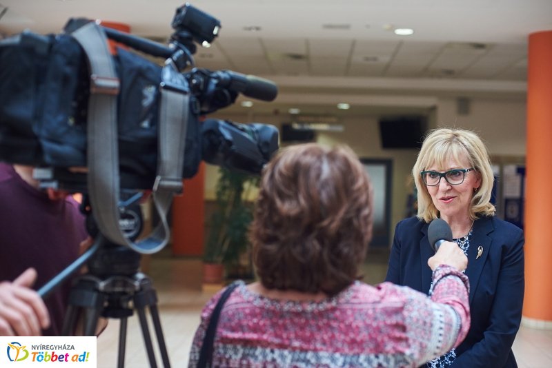 Életképek a Nyíregyházi Televízió munkatársainak mindennapjaiból