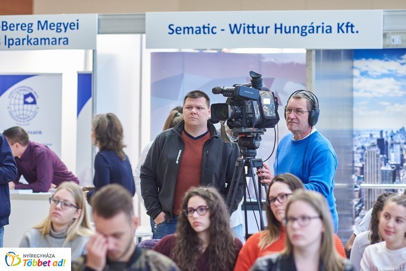 Életképek a Nyíregyházi Televízió munkatársainak mindennapjaiból