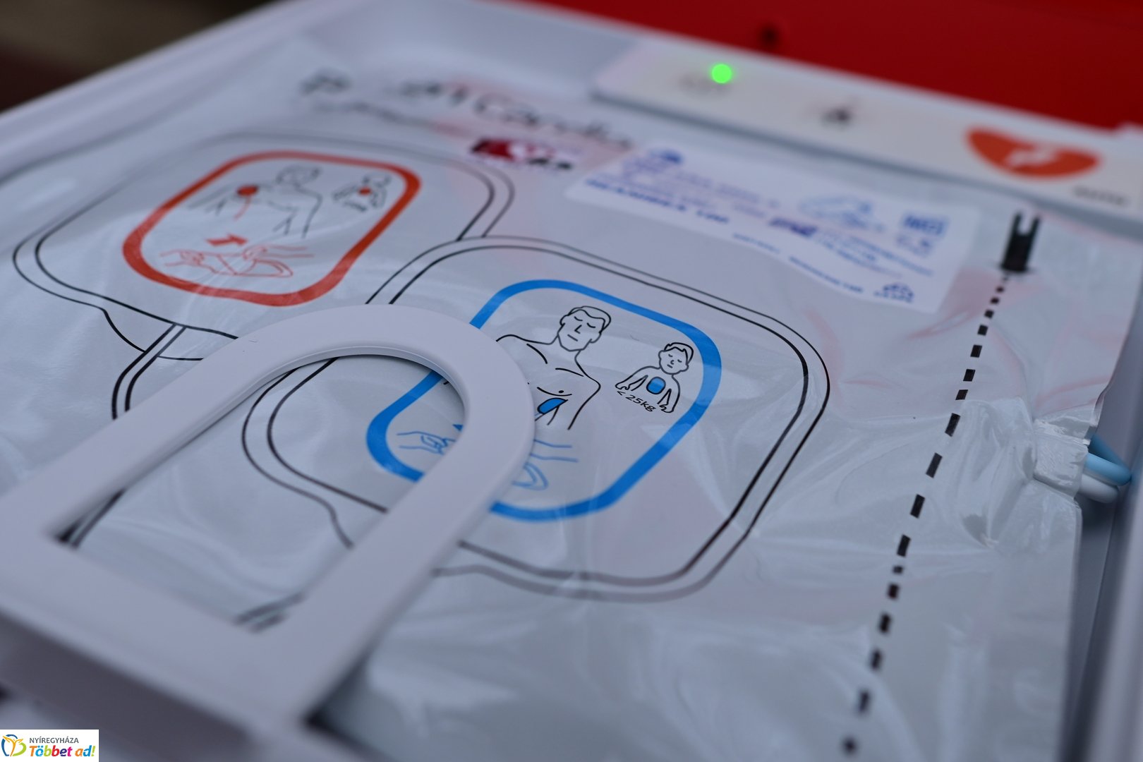 Életmentő defibrillátorokat adtak át 2025 decemberében